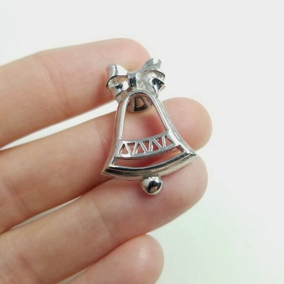 Vintage Avon Silver Tone Bell Lapel Pin, Christmas Holiday Brooch, Estate - Picture 2 of 7